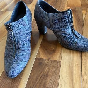 Aerosols grey snake skin heels